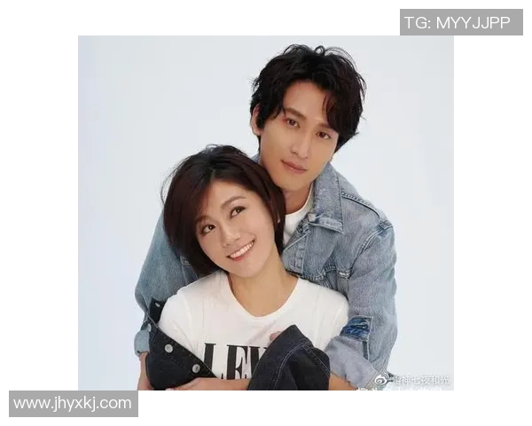 足球明星甜蜜瞬间:场上风云与棒棒糖的奇妙碰撞 足球明星甜蜜瞬间:场上风云与棒棒糖的奇妙碰撞