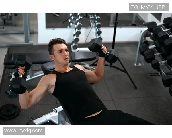 哑铃推胸训练技巧与注意事项助你打造完美胸肌的全面指南